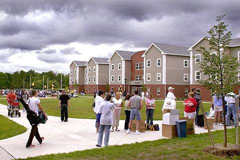 Students moving into halls